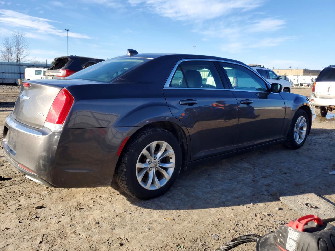 2015 Chrysler 300 Limited - Фото 3