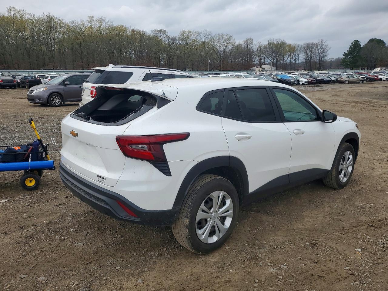 2024 Chevrolet Trax Ls - Фото 3