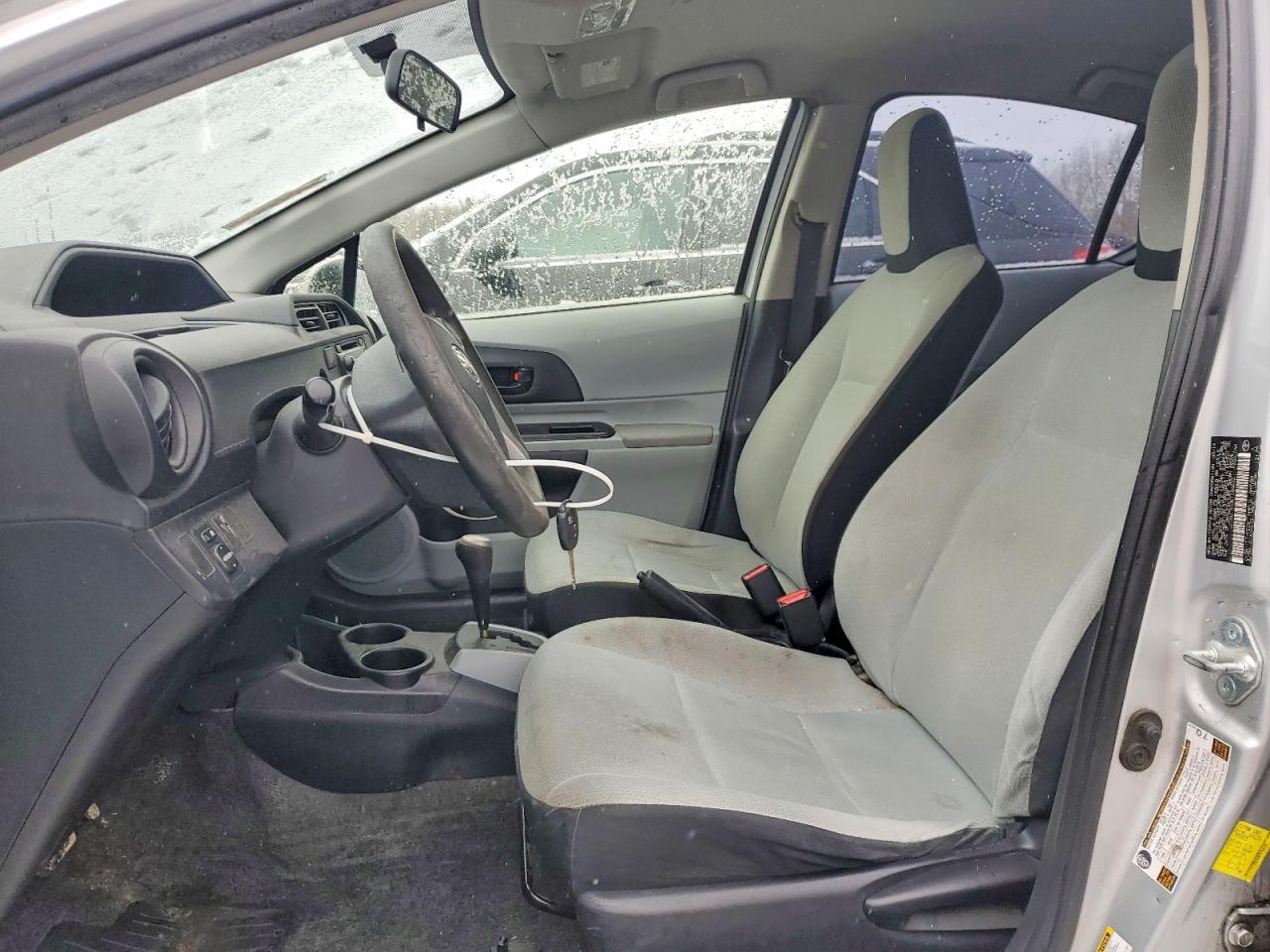 2014 Toyota Prius C - Фото 7