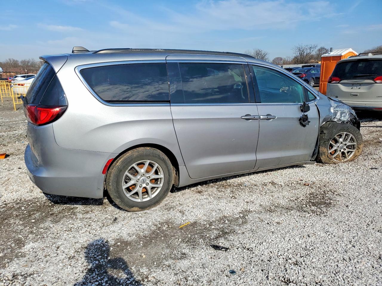 2021 Chrysler Voyager Lxi - Фото 3