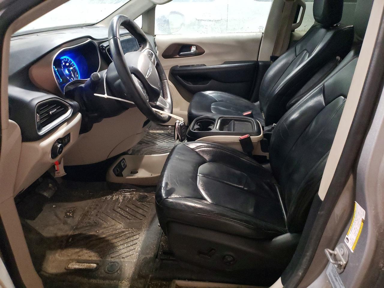 2017 Chrysler Pacifica Touring L - Image 7