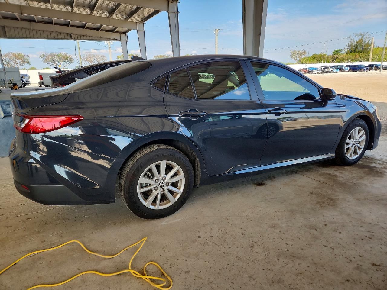 2025 Toyota Camry Le - Фото 3