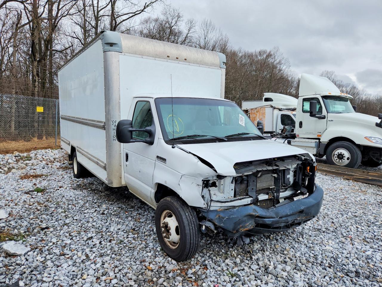 2015 Ford E350 Box Truck - Фото 4