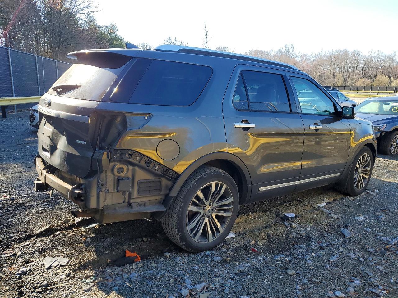 2017 Ford Explorer Platinum - Фото 3