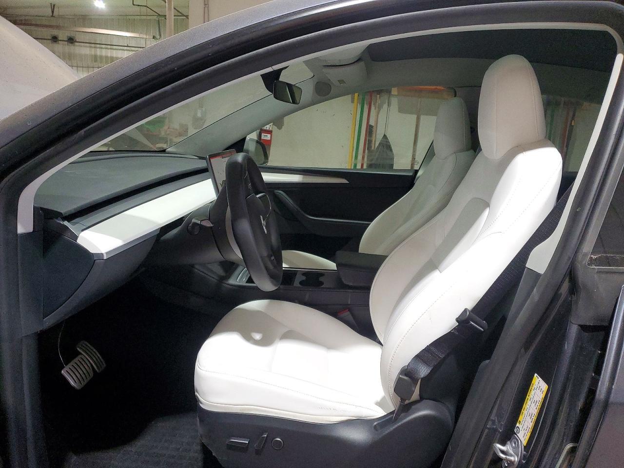 2023 Tesla Model Y - Image 7