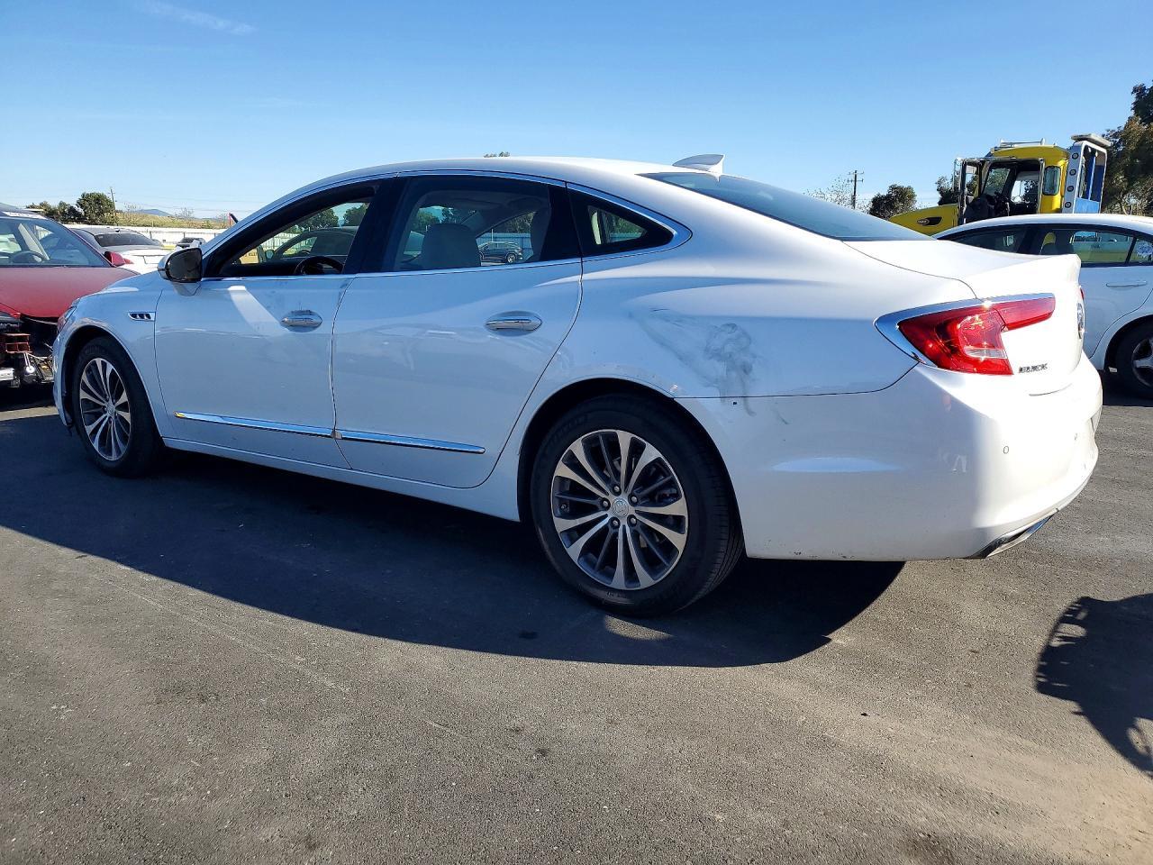 2017 Buick Lacrosse Preferred - Фото 2