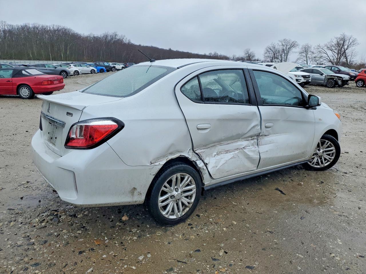 2024 Mitsubishi Mirage - Фото 3