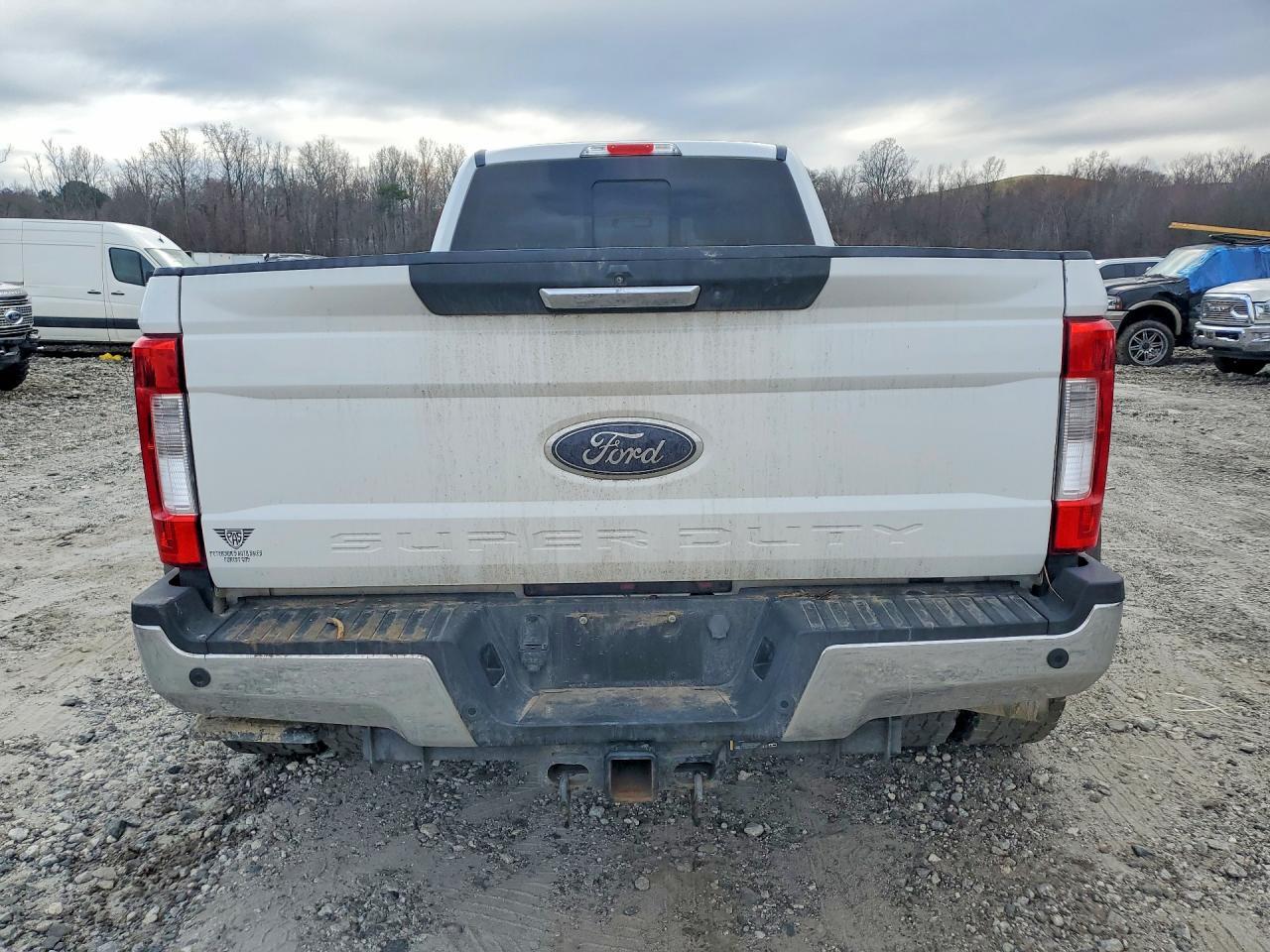 2017 Ford F350 Super Duty - Image 6