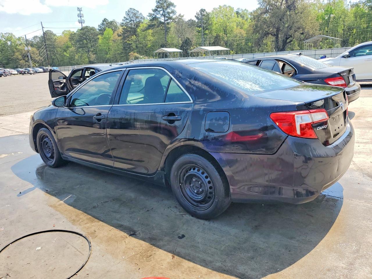 2014 Toyota Camry L - Фото 2