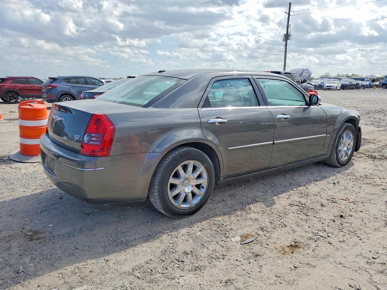 2010 Chrysler 300 Touring - Image 3