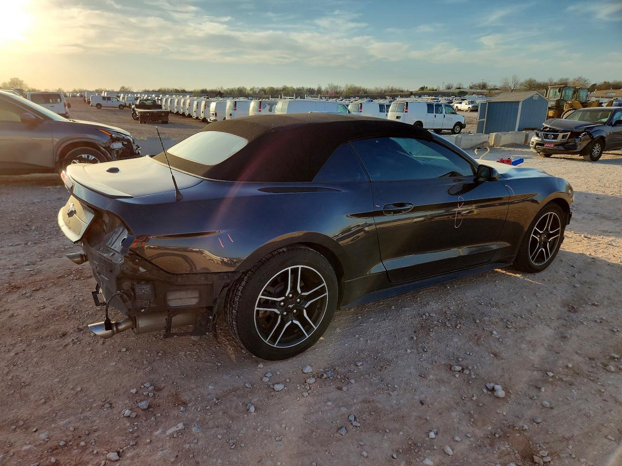 2022 Ford Mustang - Фото 3
