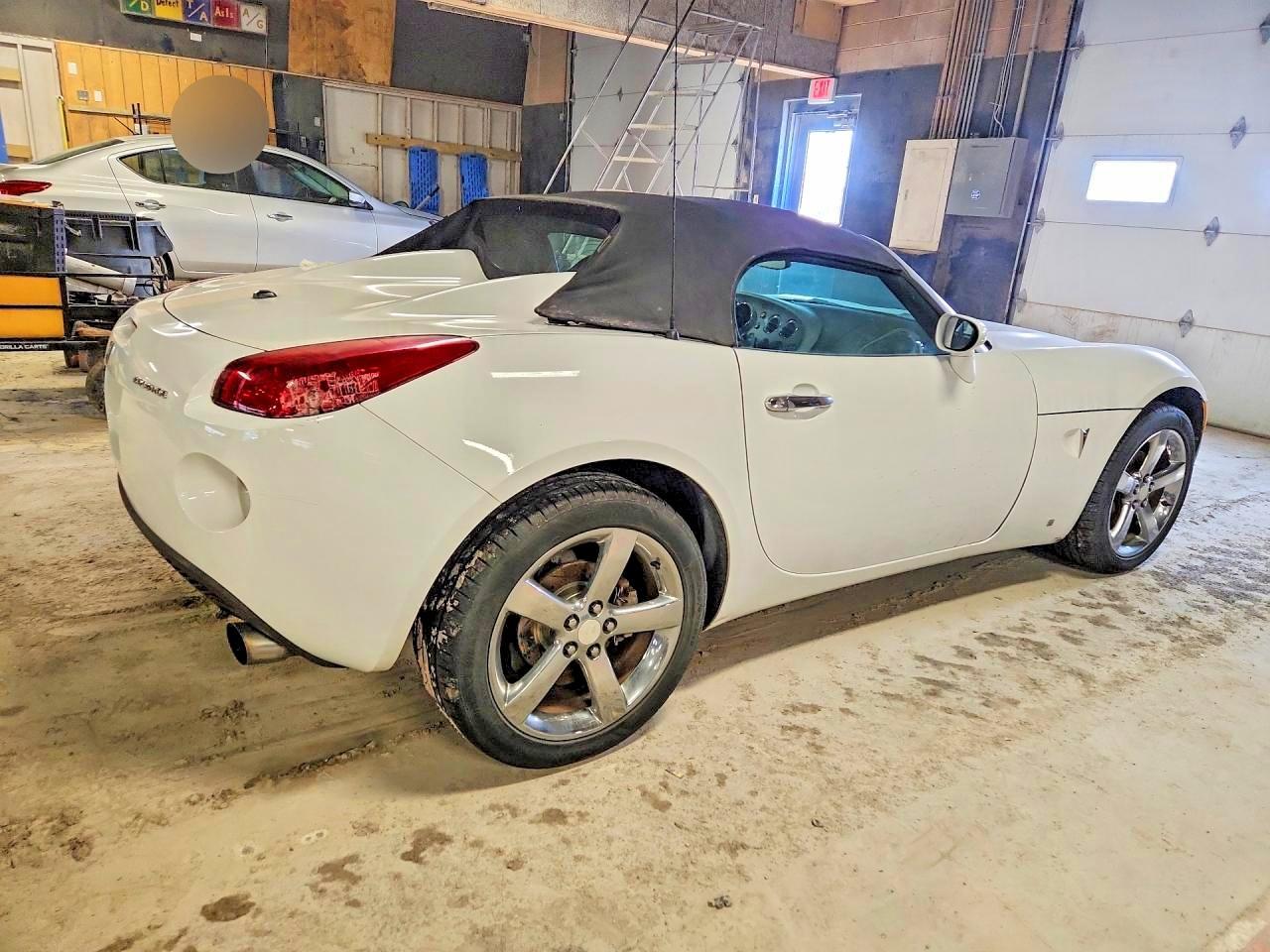 2007 Pontiac Solstice - Image 3