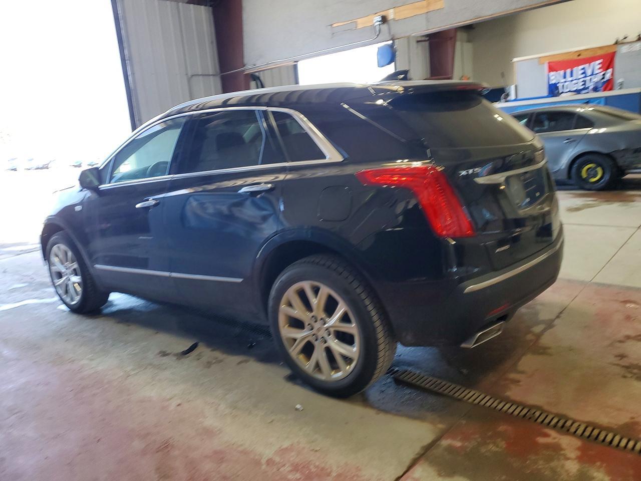 2019 Cadillac Xt5 Luxury - Image 2