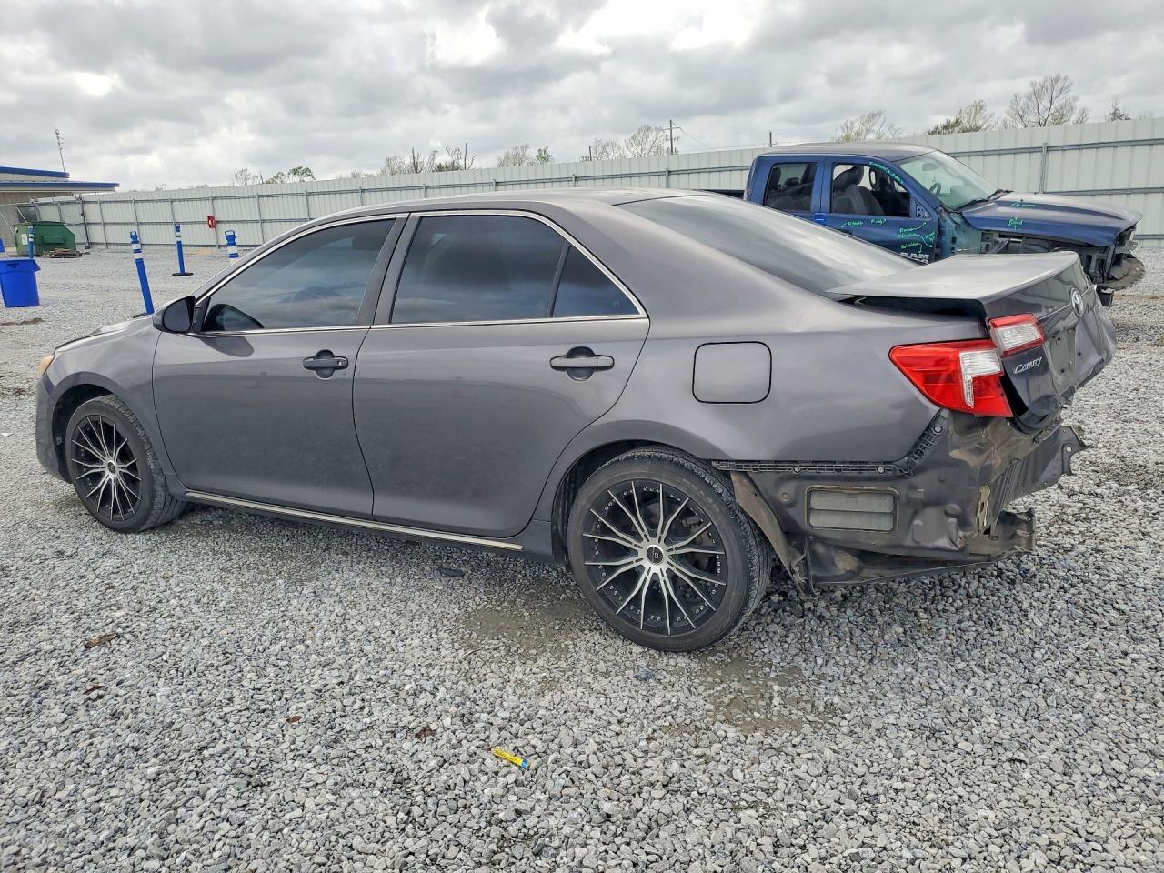 2014 Toyota Camry Le - Фото 2