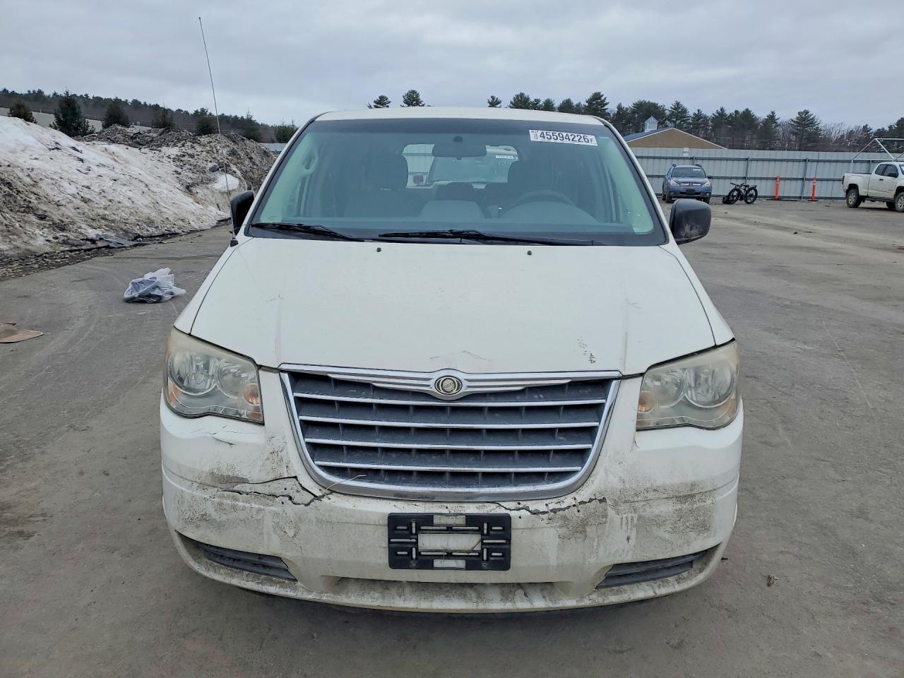 2010 Chrysler Town & Country - Image 5
