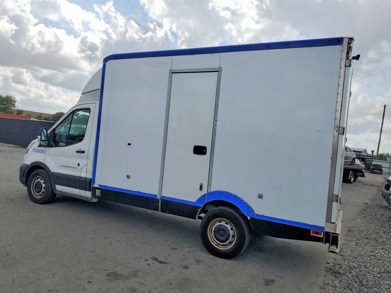 2020 Ford Transit Delivery Truck - Фото 2
