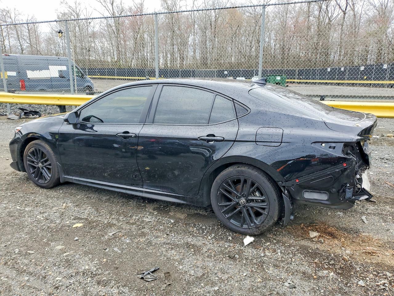 2025 Toyota Camry Se - Фото 2
