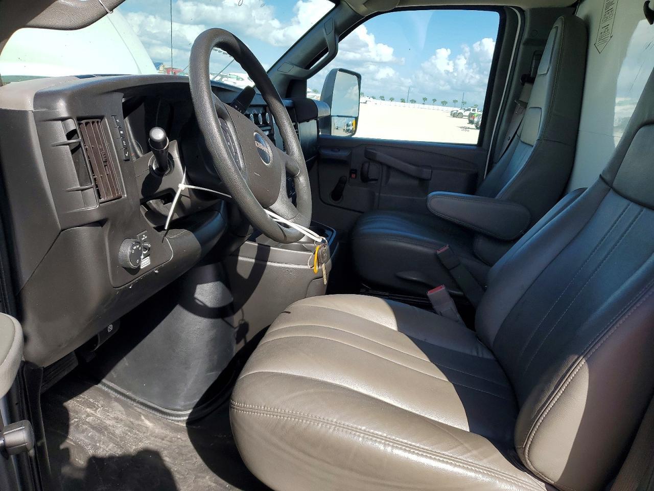 2020 GMC Savana Box Truck - Фото 7