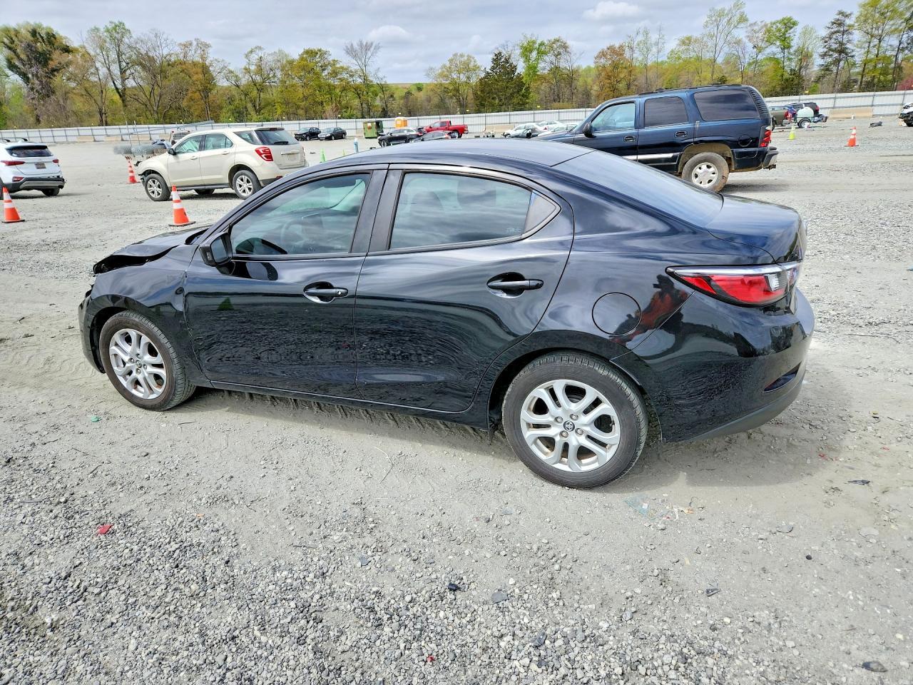 2017 Toyota Yaris Ia Base - Image 2