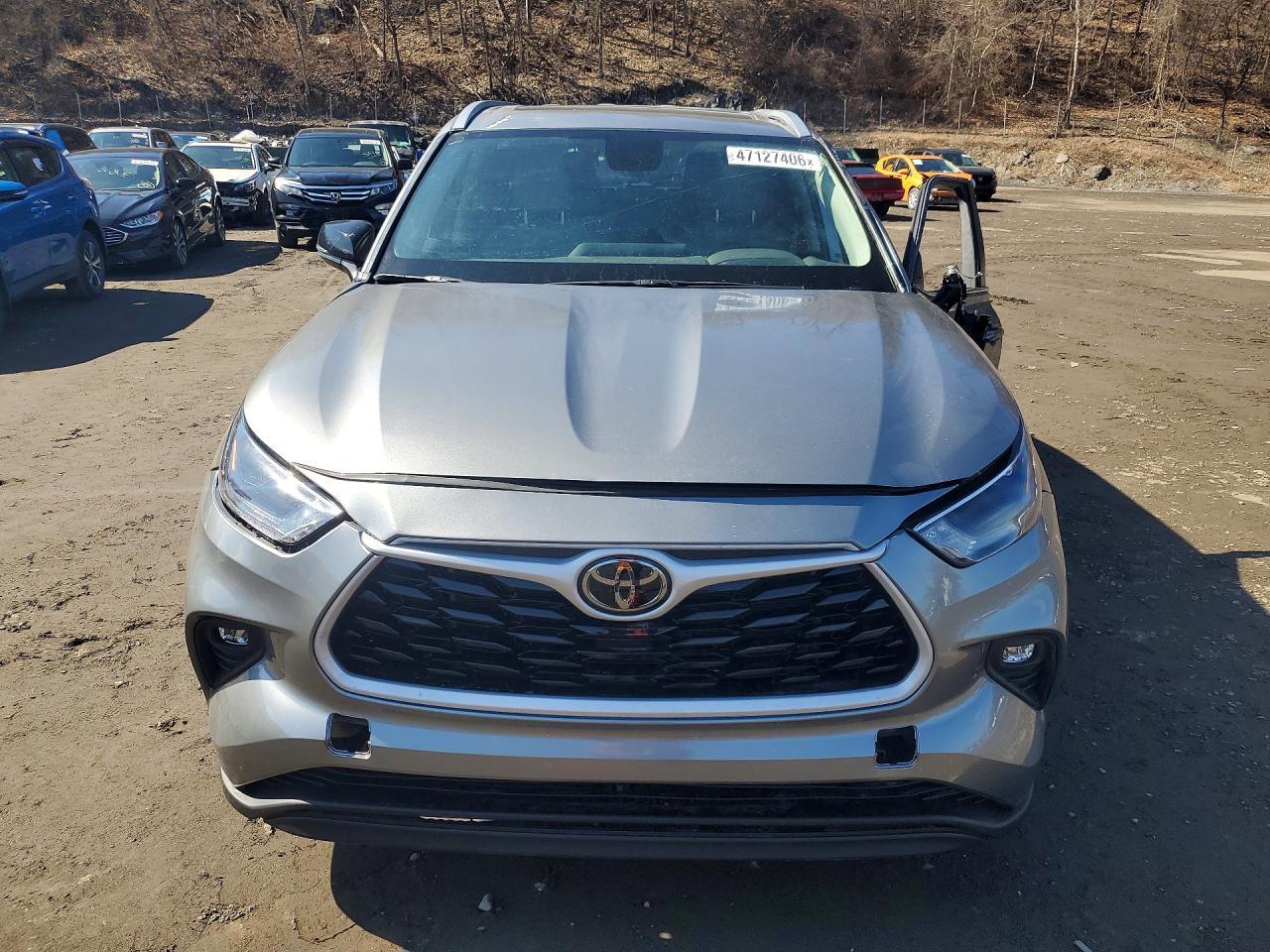 2025 Toyota Highlander Xle - Image 5