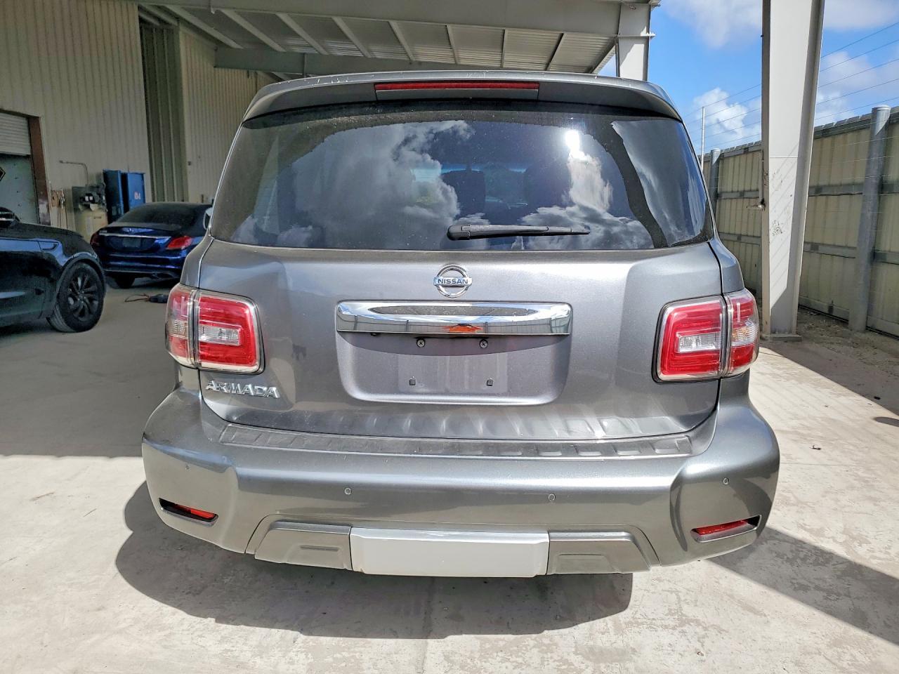 2017 Nissan Armada Sv - Image 6