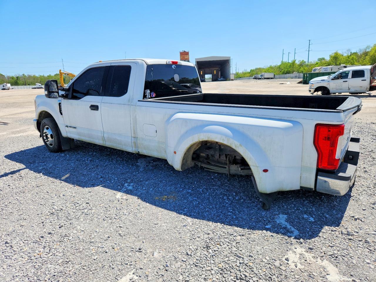 2019 Ford F350 Xlt Drw 6.7L V8 Tdsl Ext Cab - Фото 2