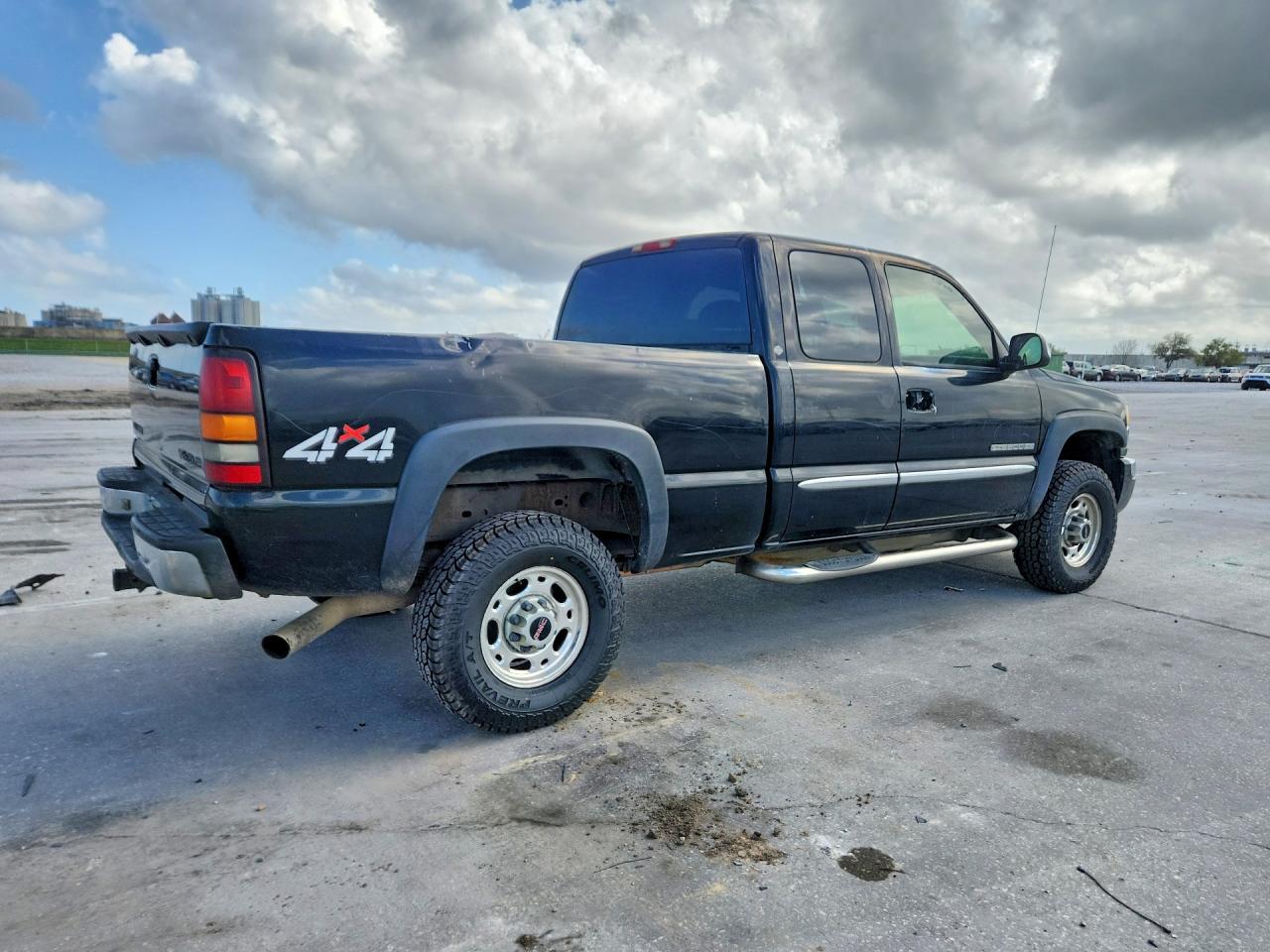 2005 GMC Sierra K2500 Heavy Duty - Image 3