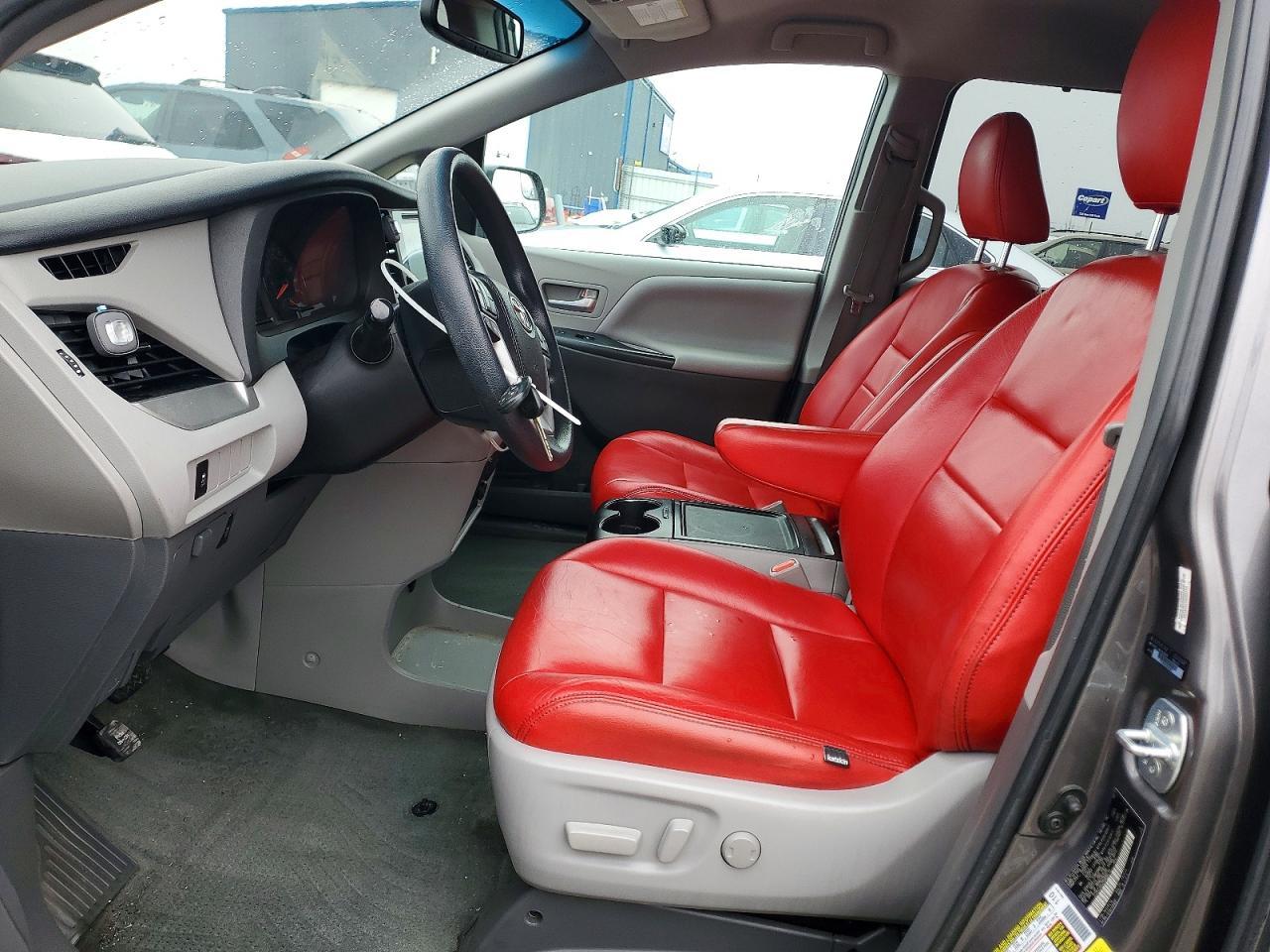2017 Toyota Sienna Le 8-Passenger - Image 7