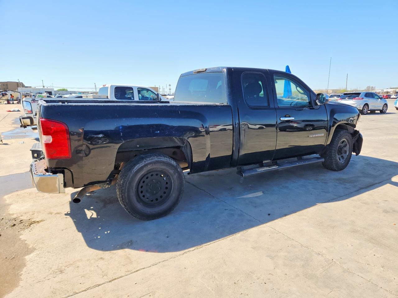 2011 Chevrolet Silverado C1500 - Image 3