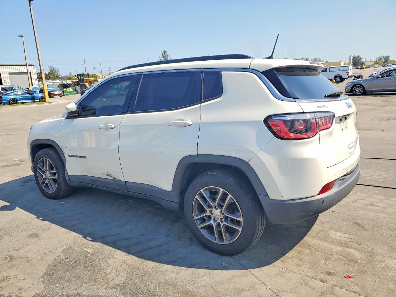 2020 Jeep Compass Latitude - Image 2