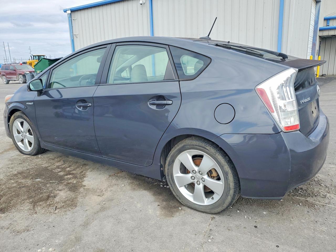 2010 Toyota Prius V - Image 2