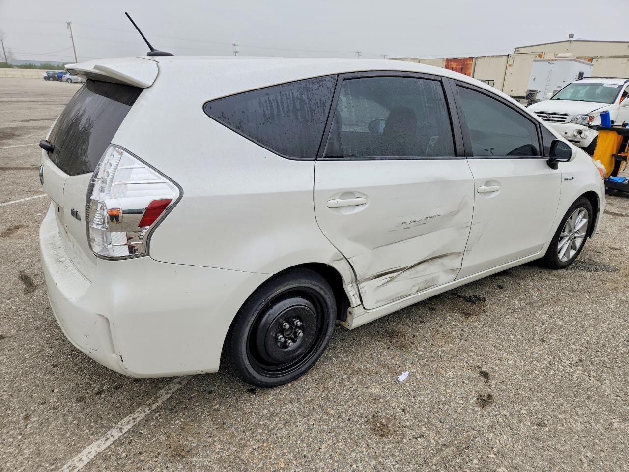 2014 Toyota Prius V Five - Фото 3