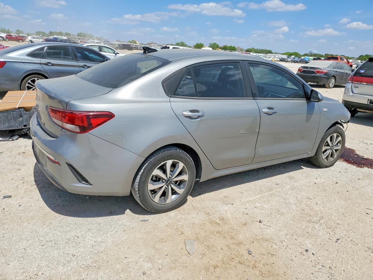 2022 Kia Rio Lx - Image 3