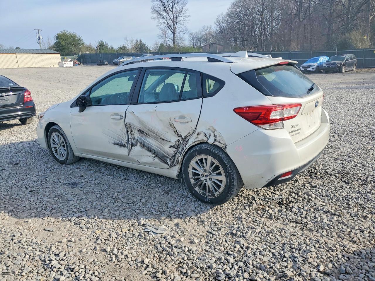 2017 Subaru Impreza Premium Plus - Фото 2