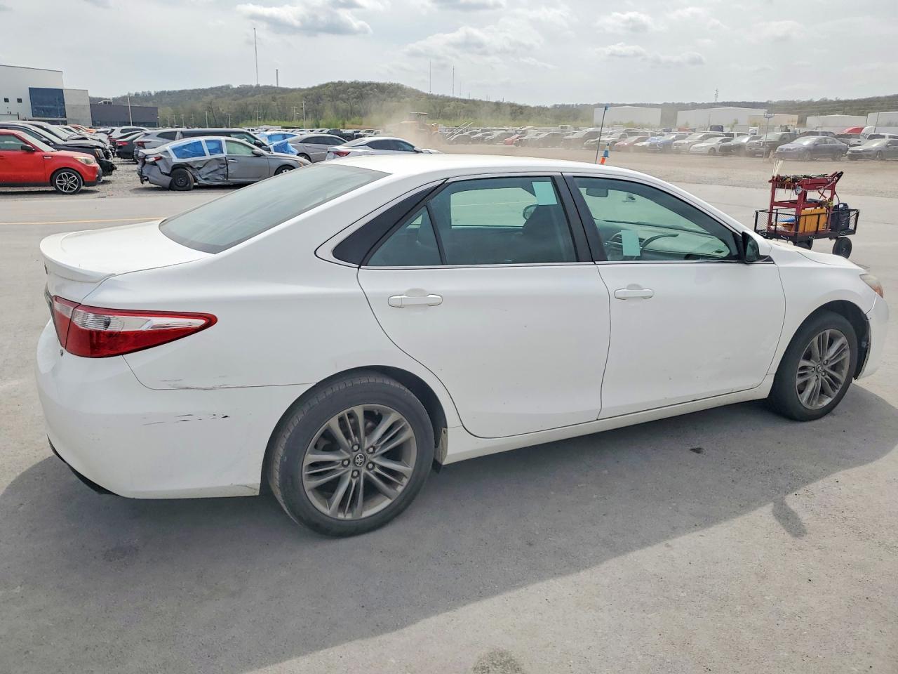 2017 Toyota Camry Se - Фото 3