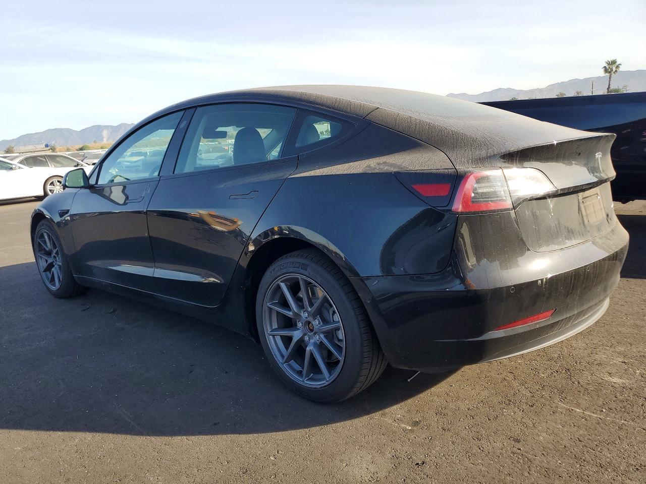 2022 Tesla Model 3 - Фото 2