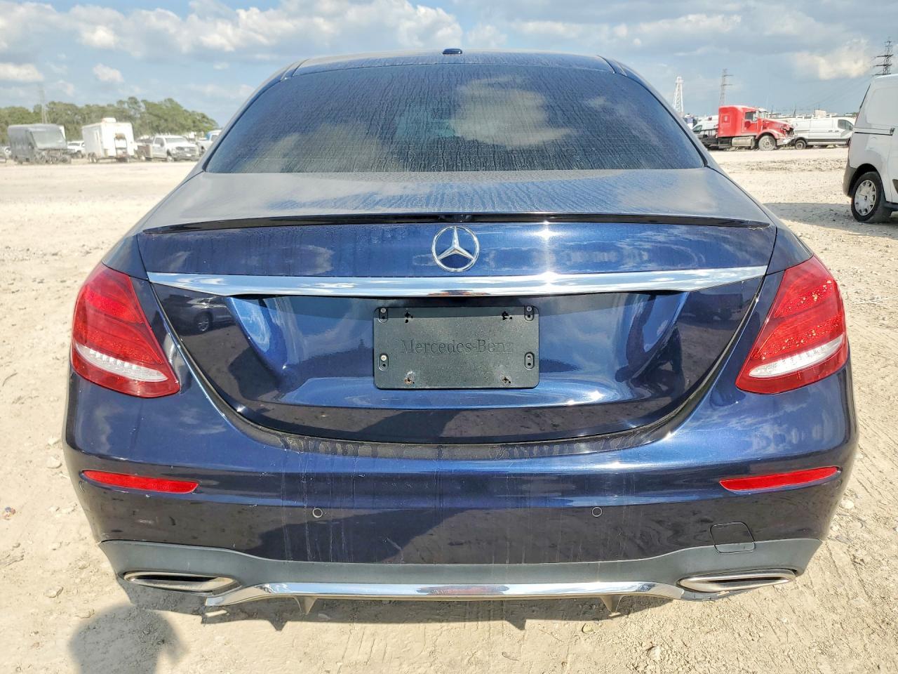 2017 Mercedes-Benz E 300 4Matic - Фото 6