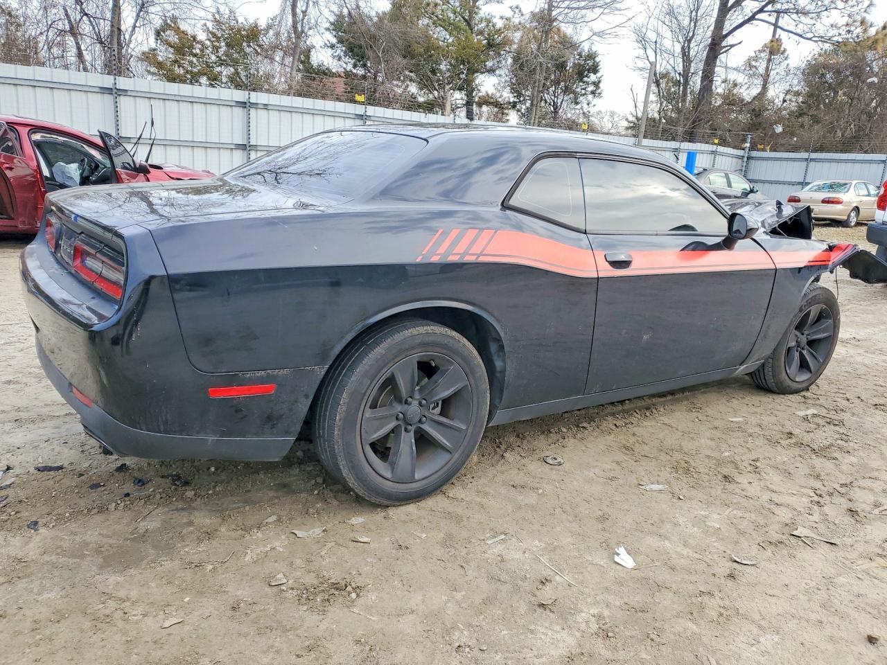 2016 Dodge Challenger Sxt - Image 3