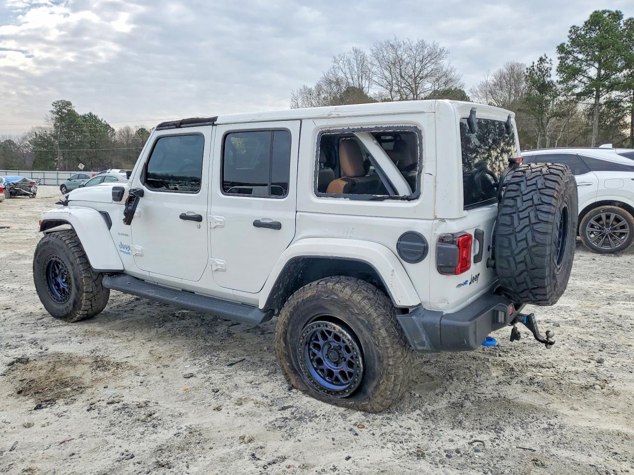 2021 Jeep Wrangler Unlimited Sahara 4Xe - Image 2