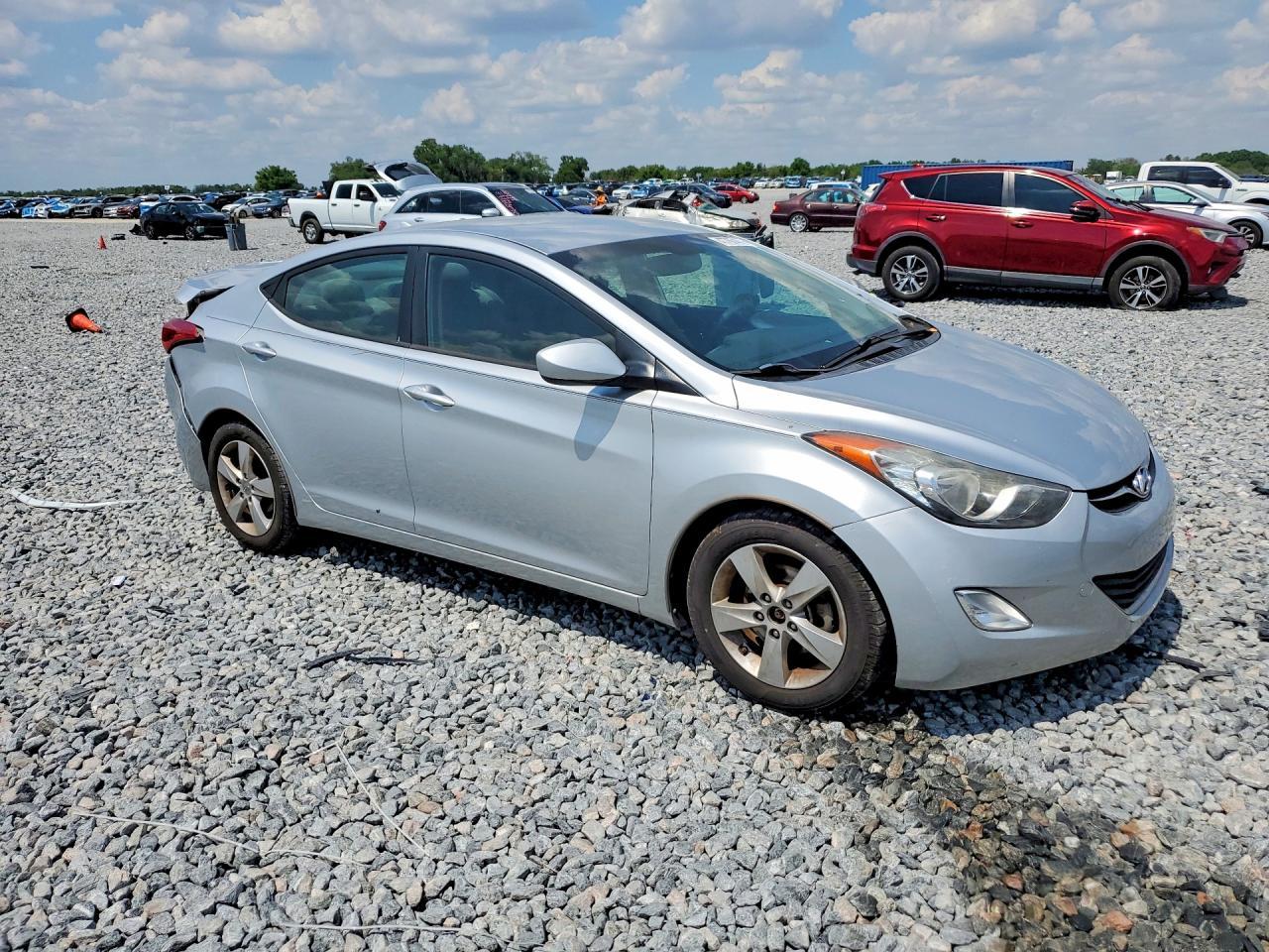 2013 Hyundai Elantra - Image 4