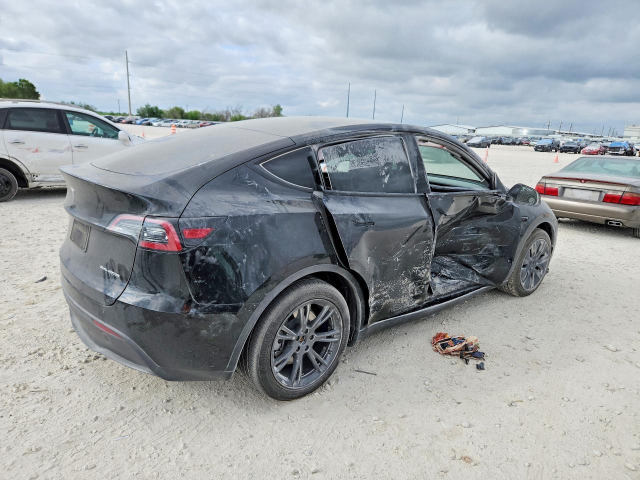 2024 Tesla Model Y - Image 3