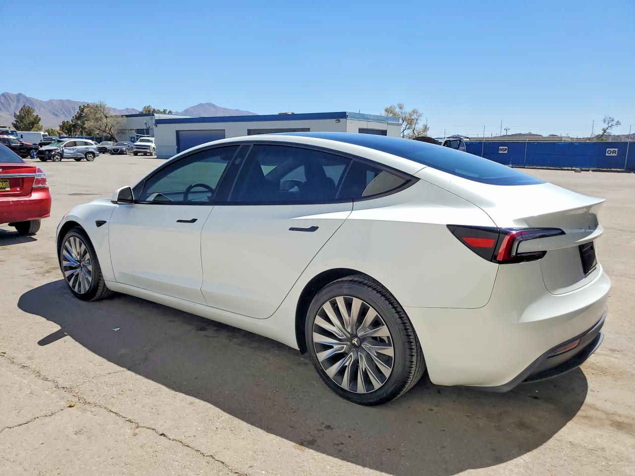 2024 Tesla Model 3 - Фото 2