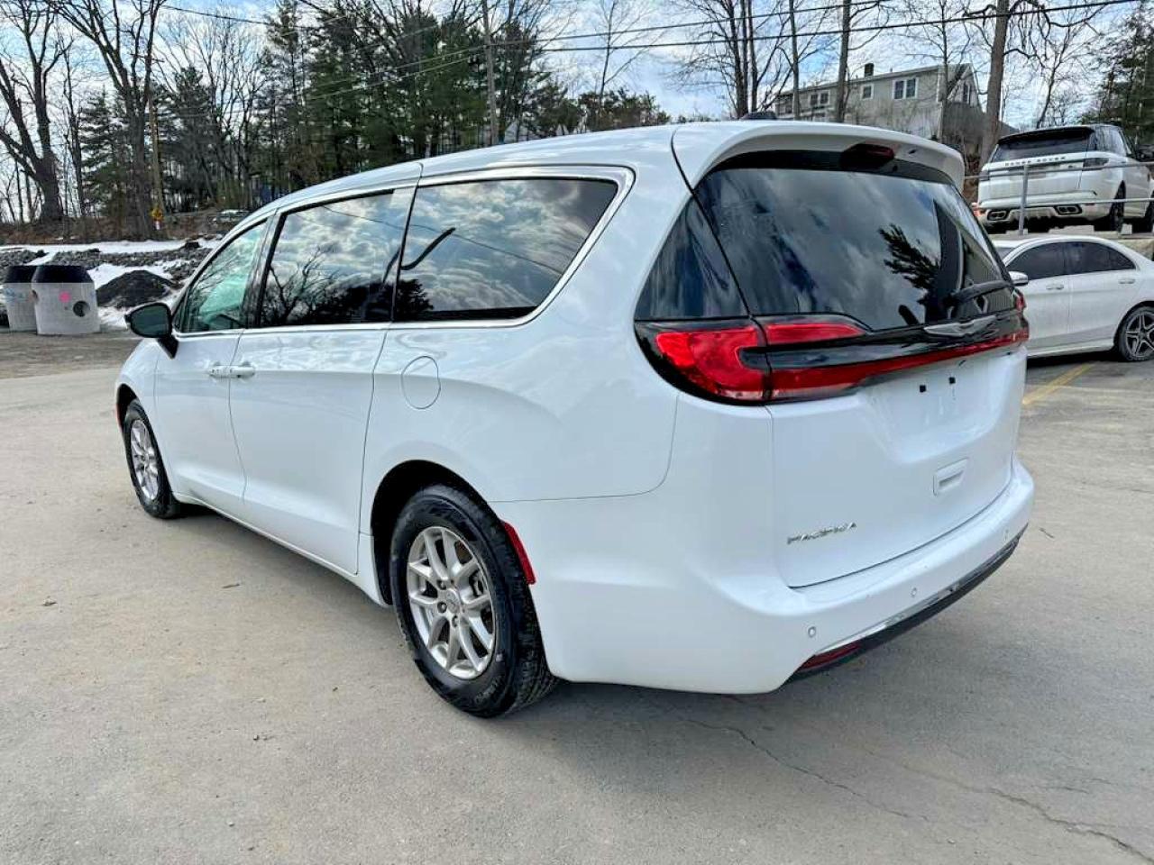2024 Chrysler Pacifica Touring L - Фото 2