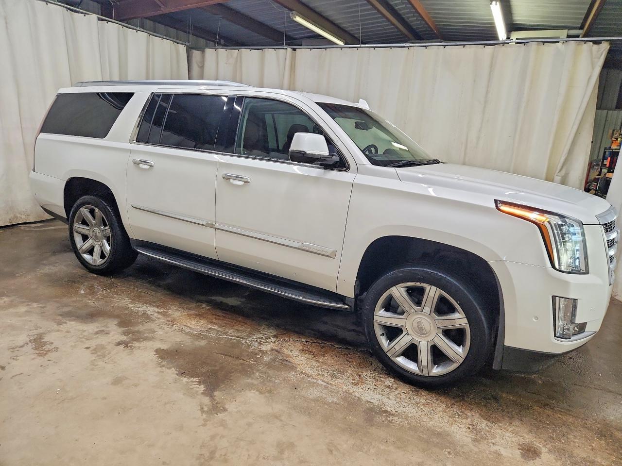 2017 Cadillac Escalade Esv Luxury - Image 4