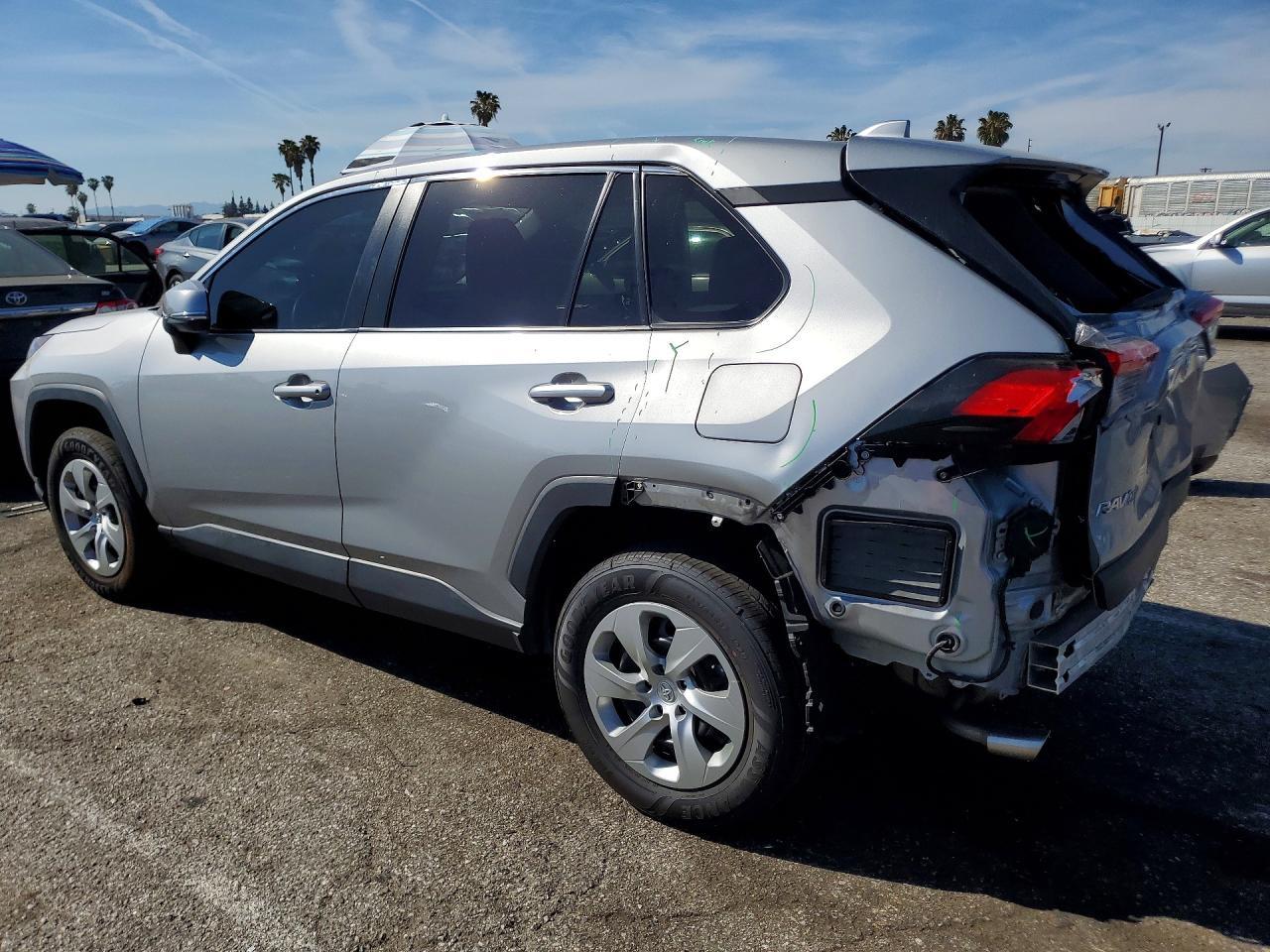 2022 Toyota Rav4 Le - Фото 2