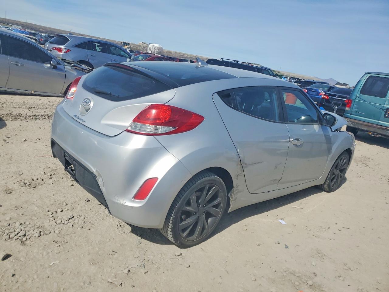 2017 Hyundai Veloster Base - Фото 3