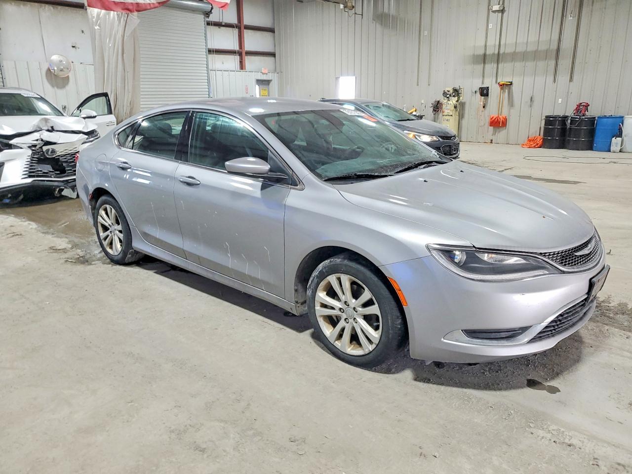 2015 Chrysler 200 Limited - Фото 4