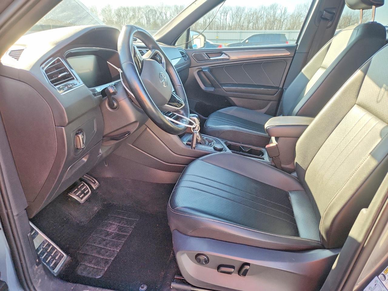2022 Volkswagen Tiguan Se R-Line Black - Image 7