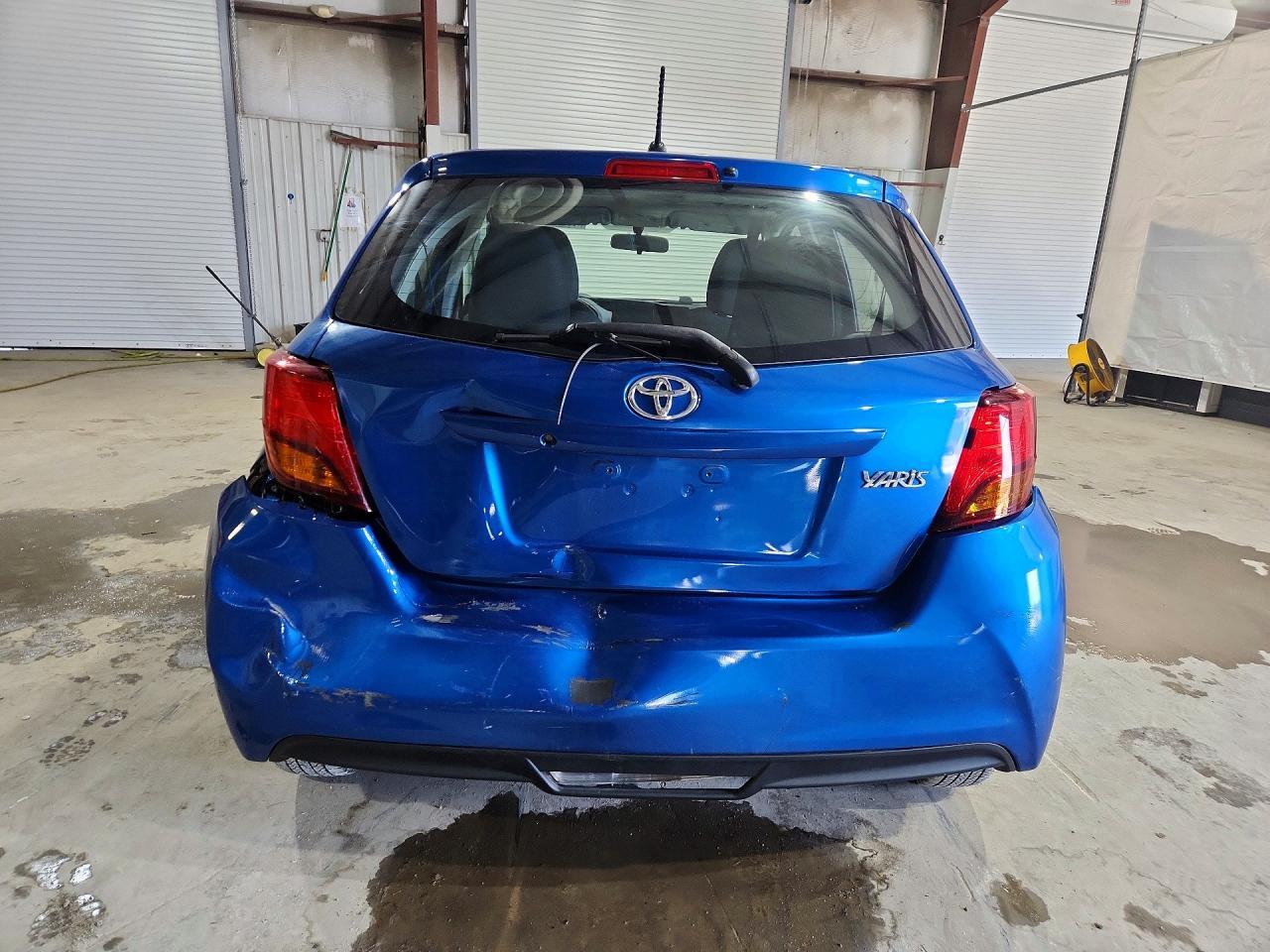 2015 Toyota Yaris 5-Door L - Фото 6
