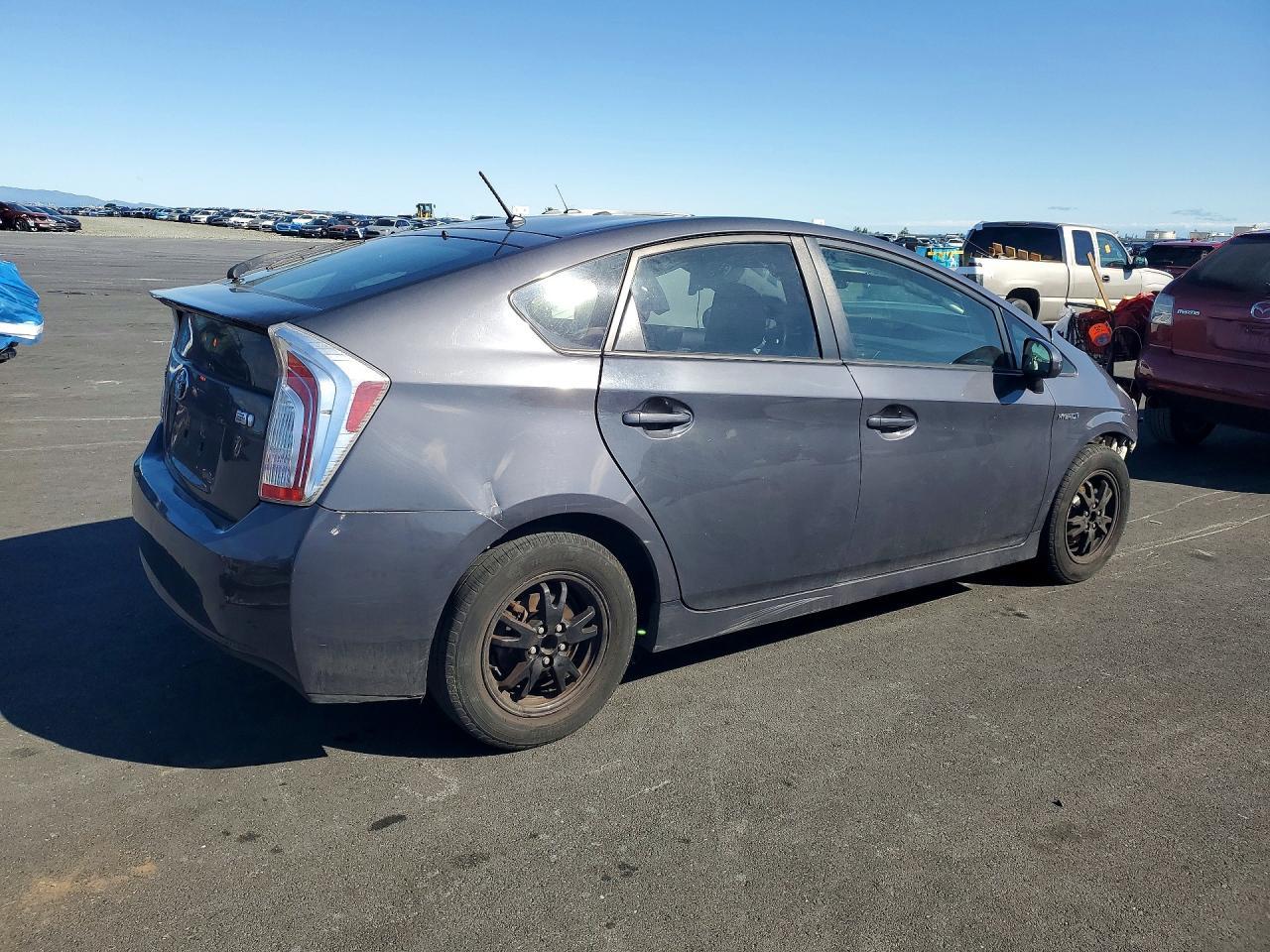 2015 Toyota Prius - Image 3